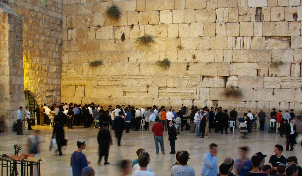 Western-Wall-Slide